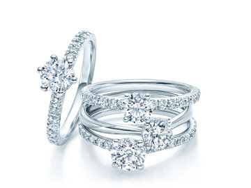 Anillos pavé - Un pavé noble con una piedra central grande