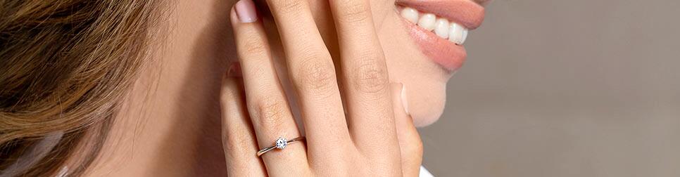 Anillos de compromiso desde 650 € con diamante o piedra preciosa de color