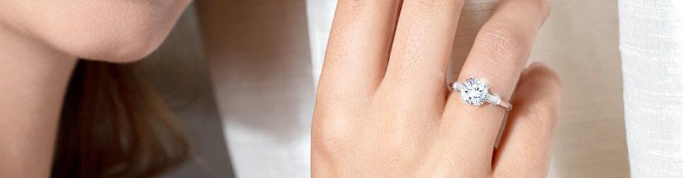Anillos de compromiso de más de 2.000 € con diamante o piedra de color