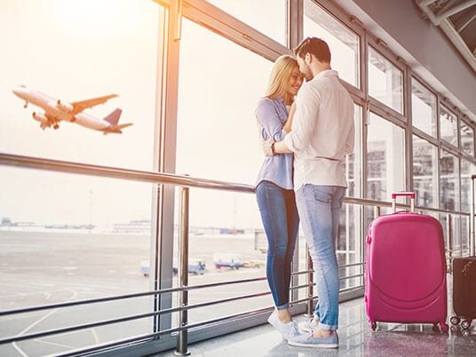 Anillo de compromiso: ¿en el equipaje de mano o en la maleta?