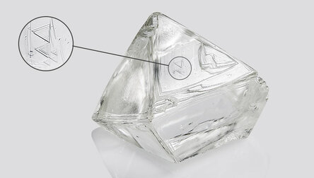 Estructuras de crecimiento en el diamante natural
