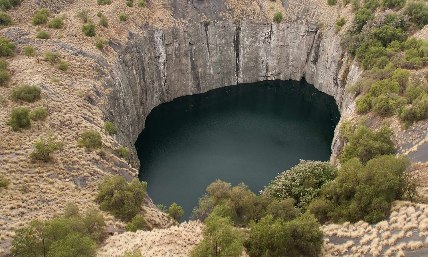 Mina a cielo abierto – historia de los diamantes