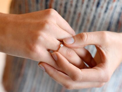Anillo de compromiso Classic 4 en 14K oro rosa con diamante de laboratorio 0,25ct E/VS