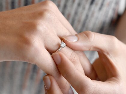Anillo de compromiso Classic 4 en platino 950/- con diamante de laboratorio 0,50ct E/VS
