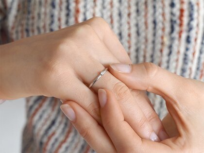 Anillo de compromiso Melody en 9K oro blanco con diamante 0,05ct H/SI