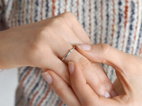 Anillo de compromiso Melody en 9K oro blanco con diamante 0,05ct H/SI