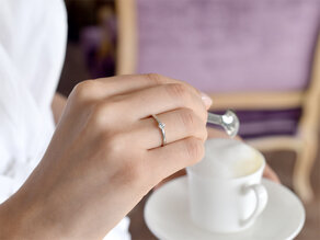 Anillo de compromiso Melody en platino 950/- con diamante de laboratorio 0,15ct E/VS