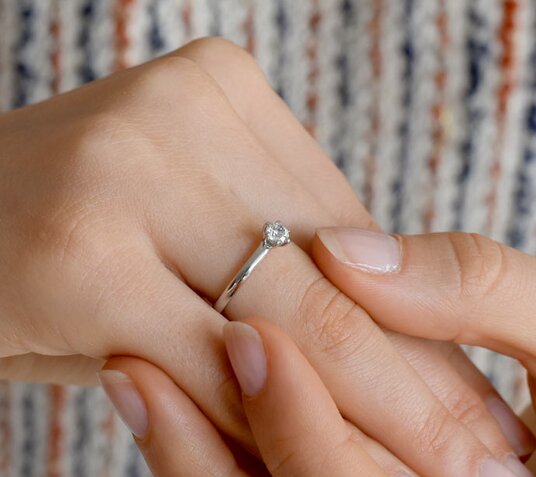 Anillo de compromiso Melody en plata 925/- con diamante de laboratorio 0,15ct