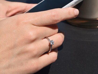 Anillo de compromiso Classic 6 en 18K oro blanco con diamante 0,50ct D/IF