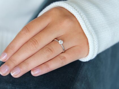 Anillo de compromiso Classic 6 en platino 950/- con diamante de laboratorio 0,50ct E/VS
