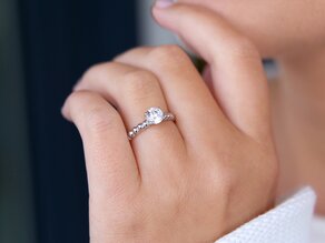 Anillo de compromiso Classic Beads en 18K oro blanco con diamante de laboratorio 0,75ct E/VS