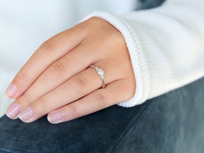 Anillo de compromiso Vivid Diamond diamante de laboratorio