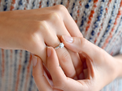 Anillo de compromiso Classic 6 en 18K oro blanco con diamante de laboratorio 1,00ct E/VS