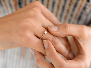Anillo de compromiso Devotion en 14K oro rosa con diamante de laboratorio 0,25ct E/VS