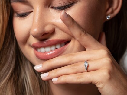 Anillo de compromiso Vivid Petite Diamond en 18K oro amarillo con diamantes 0,50ct G/SI