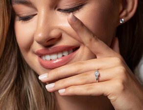 Anillo de compromiso Vivid Petite Diamond en 18K oro amarillo con diamantes 0,50ct G/SI