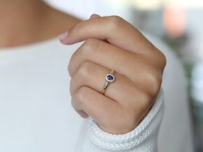 Anillo de compromiso Jolie en 14K oro amarillo con zafiro 0,25ct y diamantes 0,06ct