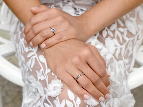 Anillo de compromiso Jolie en 9K oro blanco con zafiro 0,25ct y diamantes 0,06ct