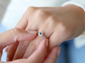Anillo de compromiso Lovely en 14K oro blanco con zafiro 0,25ct y diamantes 0,25ct