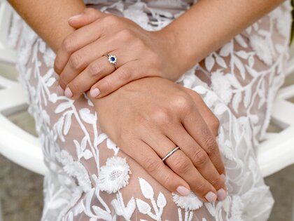 Anillo de compromiso Lovely en 14K oro blanco con zafiro 0,25ct y diamantes 0,25ct
