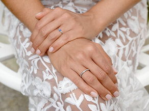 Anillo de compromiso Vivid Petite en oro blanco