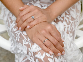 Anillo de compromiso Windsor en 14K oro blanco con zafiro 0,60ct y diamantes 0,12ct