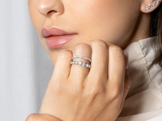 Anillo de compromiso Dawn en 9K oro blanco