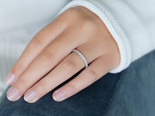 Anillo de compromiso Dusk en 9K oro blanco