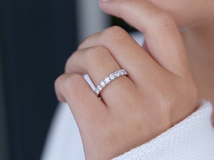 Anillo de compromiso Dusk en 14K oro blanco con diamantes de laboratorio 1,40ct E/VS
