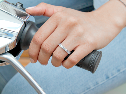 Anillo de compromiso Dusk en 14K oro blanco con diamantes de laboratorio 1,40ct E/VS