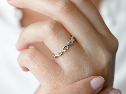 Anillo de compromiso Sparkling Curve en 14K oro blanco con diamantes 0,14ct G/SI