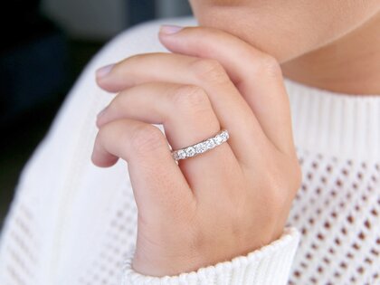 Anillo de compromiso Wave en 14K oro blanco con diamantes 1,30ct G/SI