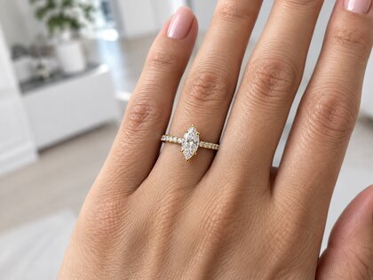 Anillo de compromiso Classic 4 Marquise Pavé en 14K oro amarillo con diamantes de laboratorio 0,56ct E/VS