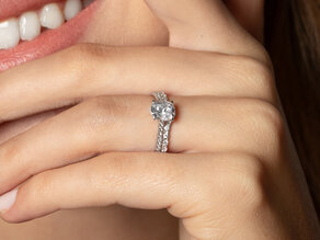 Anillo de compromiso Cushion Pavé en 14K oro blanco con diamantes 1,22ct G/SI