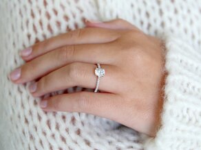 Anillo de compromiso Cushion Pavé en 14K oro blanco con diamantes 1,22ct G/SI