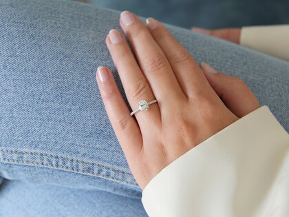 Anillo de compromiso Cushion Pavé en 14K oro blanco con diamantes 1,22ct G/SI