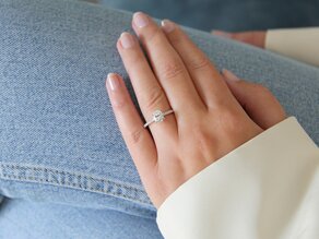 Anillo de compromiso Cushion Pavé en 14K oro blanco con diamantes 1,22ct G/SI