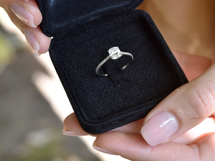 Anillo de compromiso Cushion Pavé en 14K oro blanco con diamantes 1,22ct G/SI