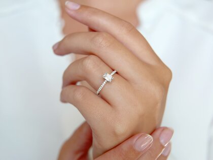 Anillo de compromiso Elaine en 14K oro blanco con diamantes 0,86ct G/VS