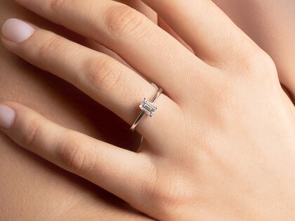 Anillo de compromiso Emerald Cross en 18K oro blanco con diamante 1,00ct G/VS