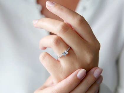 Anillo de compromiso Emerald-Cut