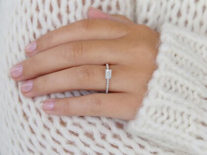 Anillo de compromiso Emerald-Cut
