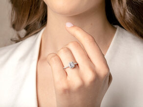 Anillo de compromiso Emerald Halo Pavé en 14K oro blanco con diamantes 0,75ct G/VS