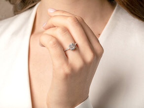 Anillo de compromiso Emerald Halo Pavé en 14K oro blanco con diamantes 1,08ct G/VS