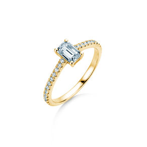 Anillo de compromiso Emerald Pavé en oro amarillo