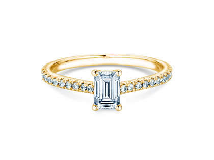 Anillo de compromiso Emerald Pavé en oro amarillo