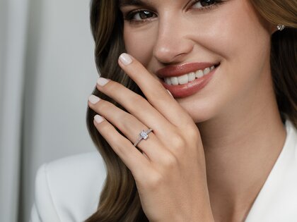 Anillo de compromiso Emerald Pavé en 14K oro amarillo con diamantes 0,94ct G/VS