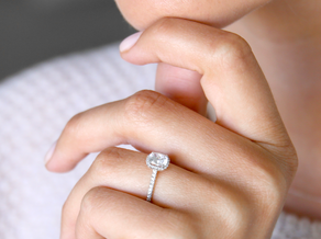 Anillo de compromiso Halo Cushion Pavé en 14K oro blanco con diamantes 1,30ct G/SI