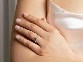 Anillo de compromiso Oval Cut en 14K oro blanco con diamante de laboratorio 0,75ct E/VS