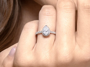 Anillo de compromiso Pear Halo Pavé en 9K oro blanco con diamantes 0,58ct G/SI